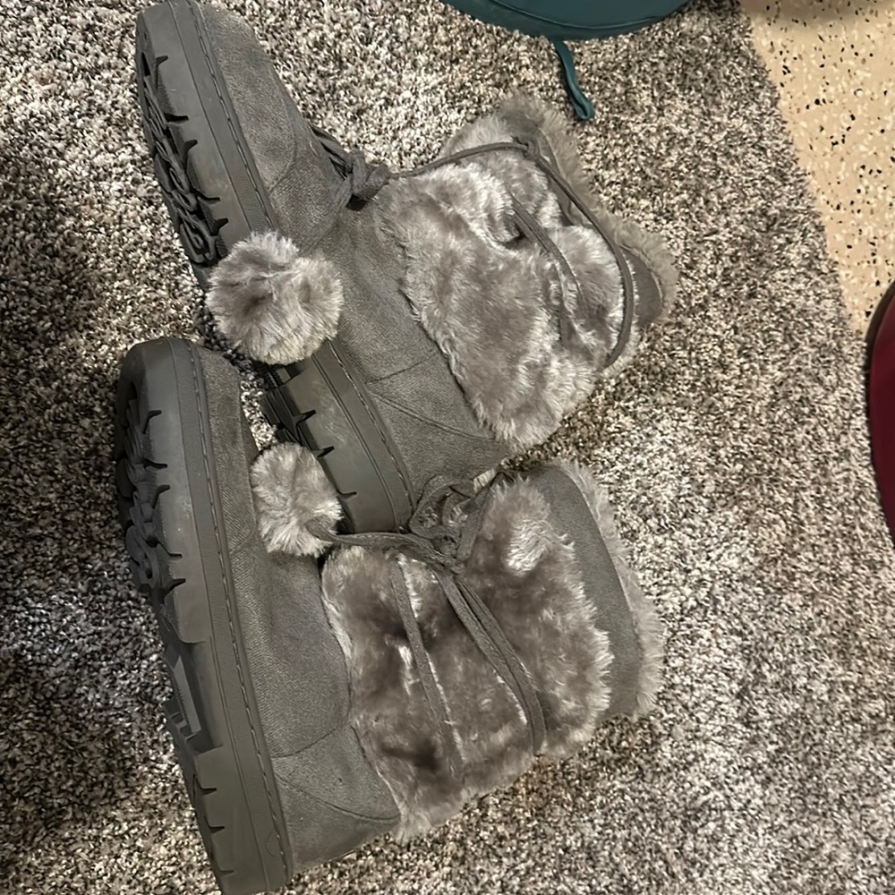 Size 8 Holly brand and is new